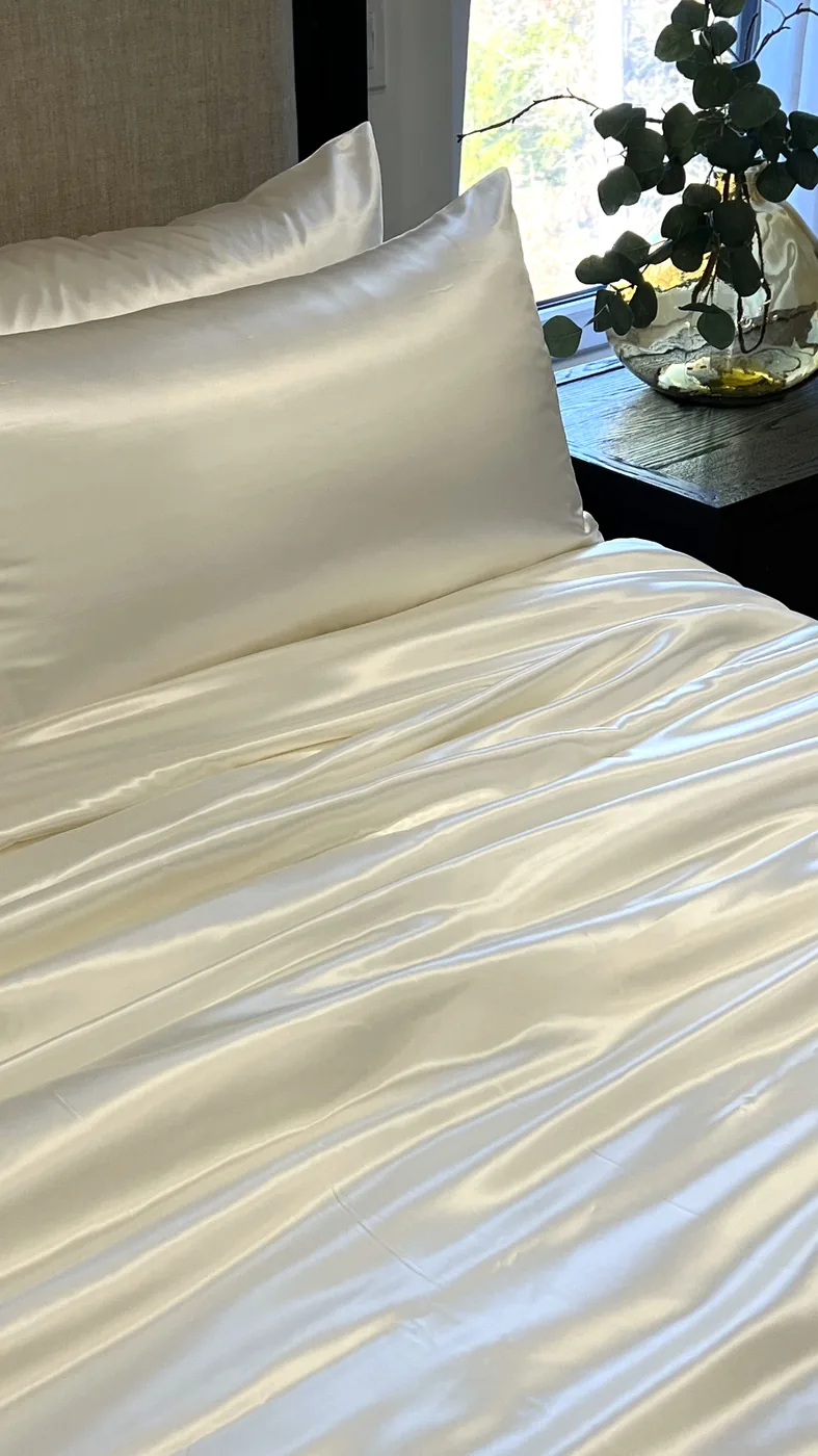 22-Momme Mulberry Silk Duvet Cover view 2